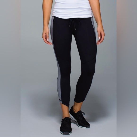 Lululemon Retreat 7/8 Pant Black / Heathered Slate size 4  leggings black logo - Picture 2 of 15